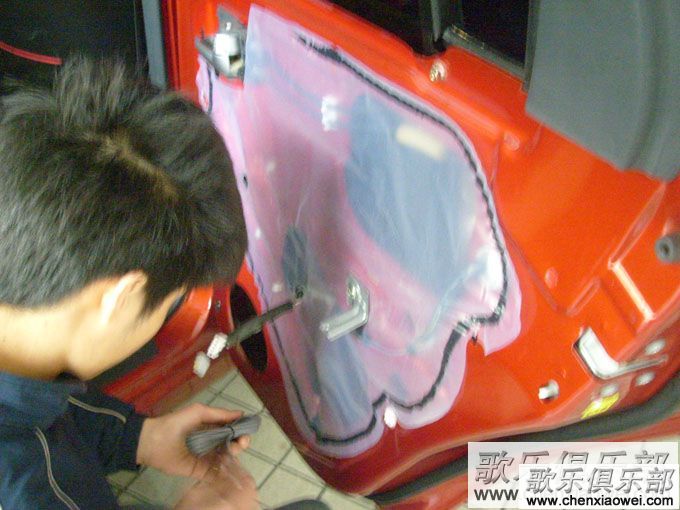 铃木雨燕1.5改装歌乐主机DXZ588RUSB前门分体SRE1721S后门同轴SRG1621R