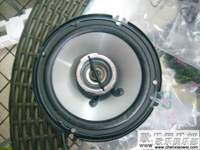 铃木雨燕1.5改装歌乐主机DXZ588RUSB前门分体SRE1721S后门同轴SRG1621R