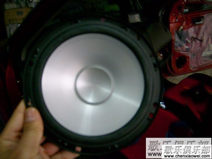 铃木雨燕1.5改装歌乐主机DXZ588RUSB前门分体SRE1721S后门同轴SRG1621R