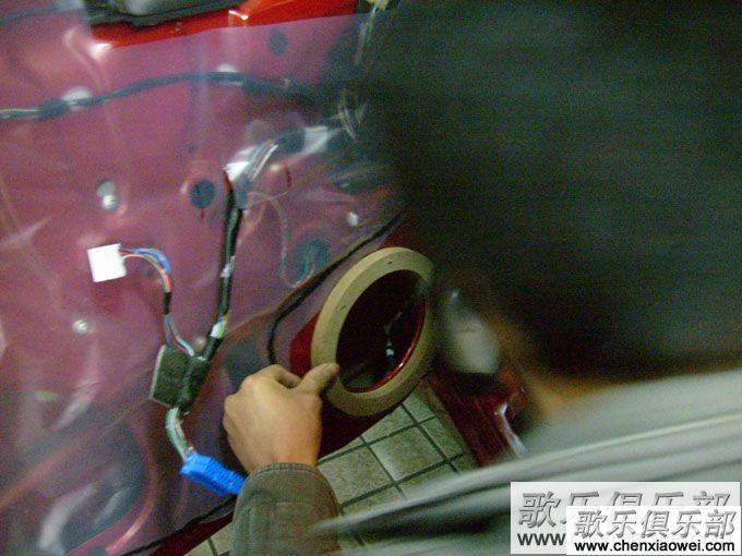 铃木雨燕1.5改装歌乐主机DXZ588RUSB前门分体SRE1721S后门同轴SRG1621R