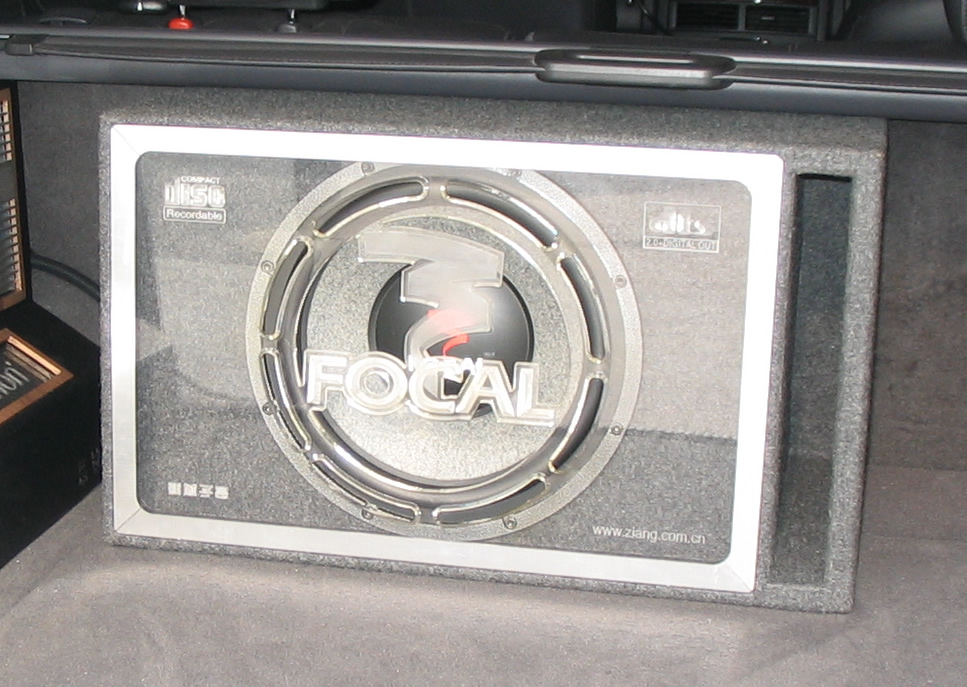 新城子昂改大切车友的电子装备Clarion+Focal+Genesis+motorola+StreetpilotGPS