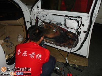 宝马530I的门板正确拆装和多媒体改装
