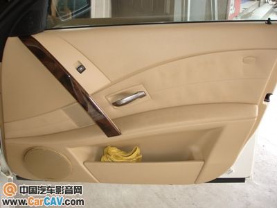宝马530I的门板正确拆装和多媒体改装