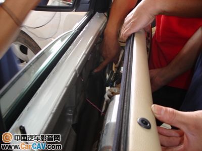宝马530I的门板正确拆装和多媒体改装