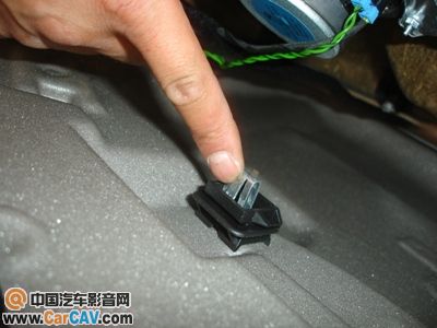 宝马530I的门板正确拆装和多媒体改装