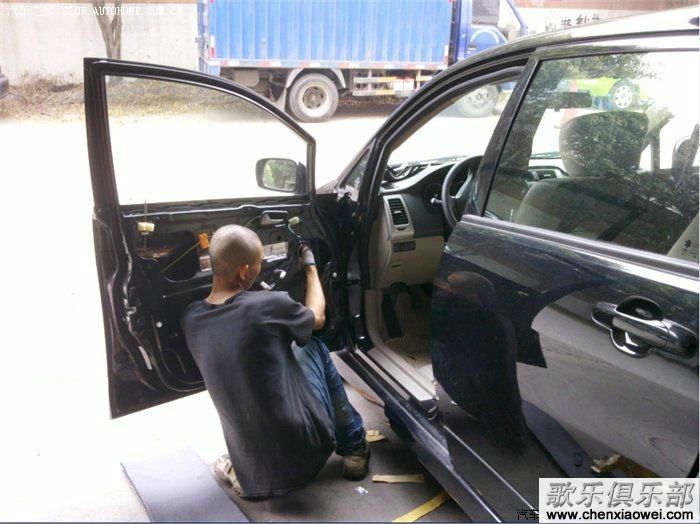 利亚纳汽车音响改装歌乐主机DUZ386MP5寸喇叭SRC1363