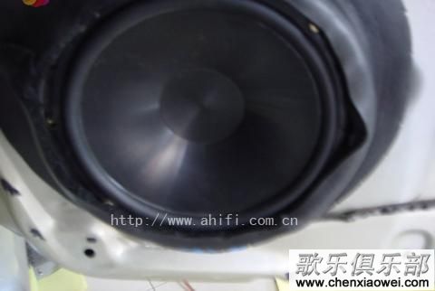 尼桑帕拉丁精简升级汽车音响改装歌乐车载CD机DUZ386MP