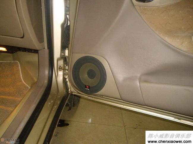 中华车改装歌乐车载CD主机DXZ586USB