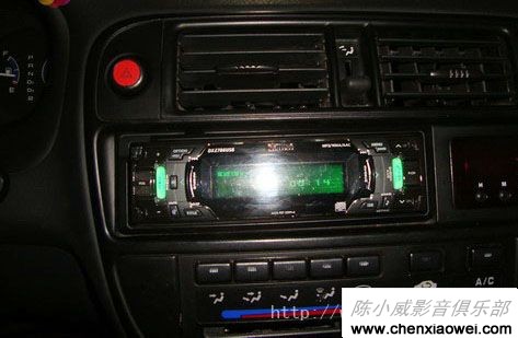 本田思域改装车载CD主机换装歌乐DXZ786USB