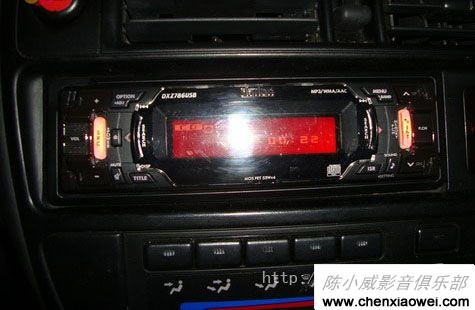 本田思域改装车载CD主机换装歌乐DXZ786USB